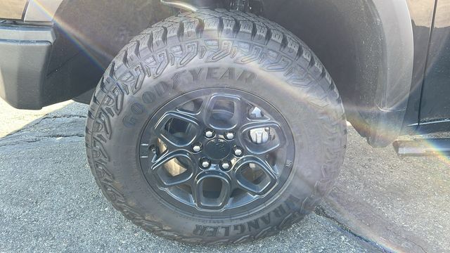 Vehicle image 10 of 34
