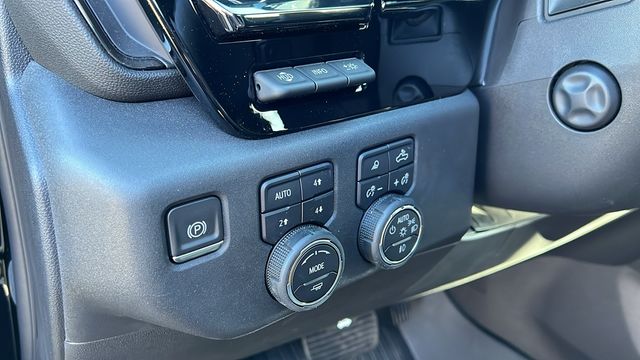Vehicle image 32 of 34