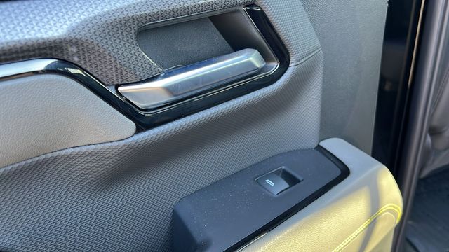 Vehicle image 13 of 34