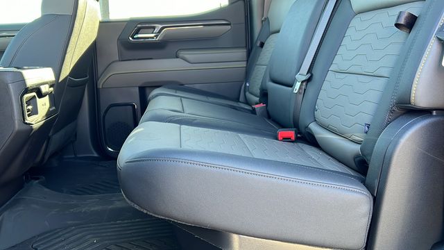 Vehicle image 14 of 34