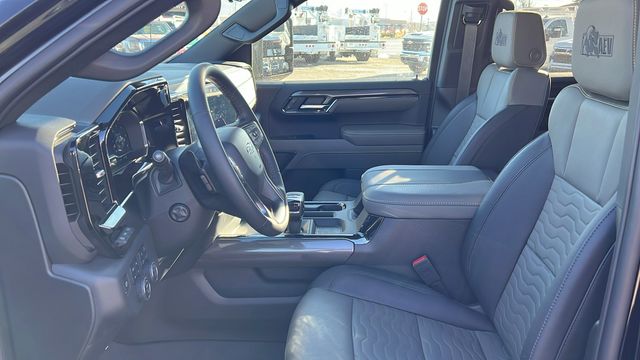 Vehicle image 33 of 34