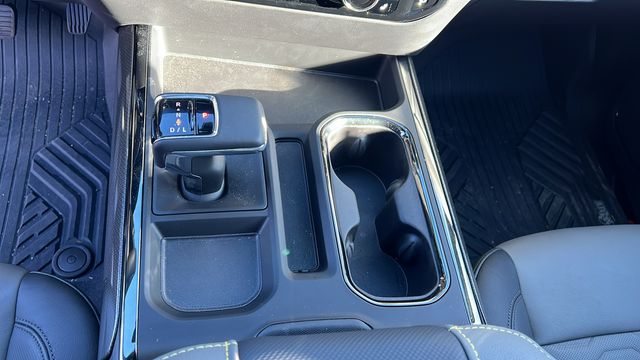 Vehicle image 24 of 34