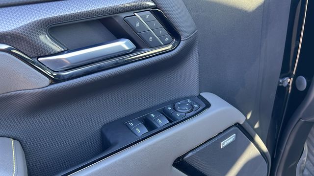 Vehicle image 20 of 34