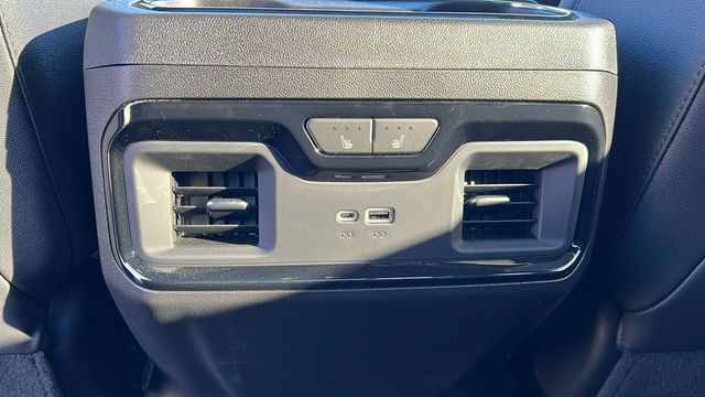 Vehicle image 17 of 34