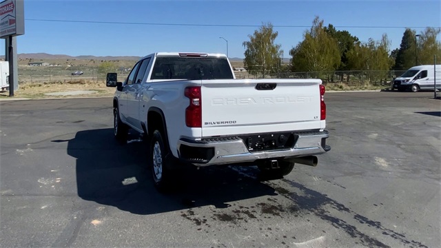 Vehicle image 9 of 10