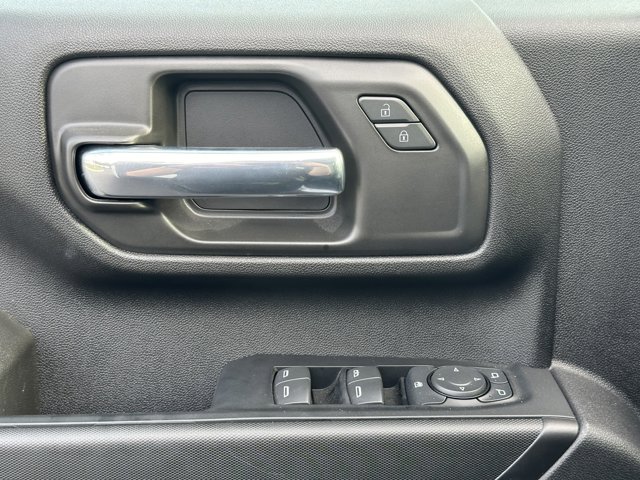 Vehicle image 24 of 33