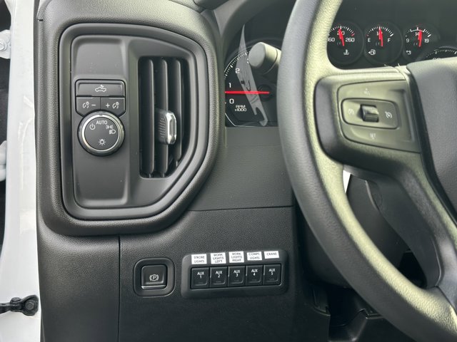 Vehicle image 25 of 33