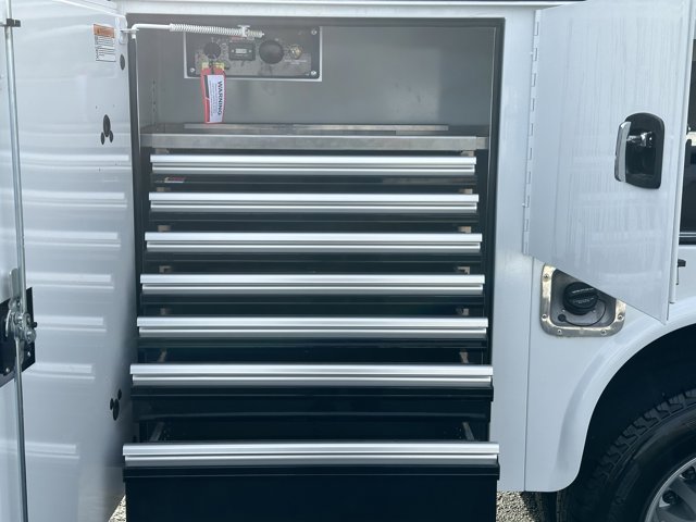 Vehicle image 10 of 33