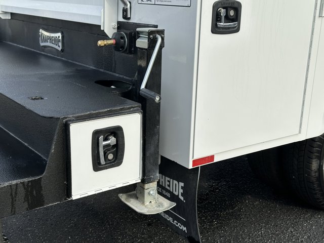 Vehicle image 15 of 33