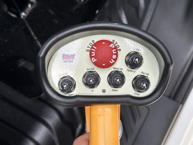 Vehicle image 17 of 33