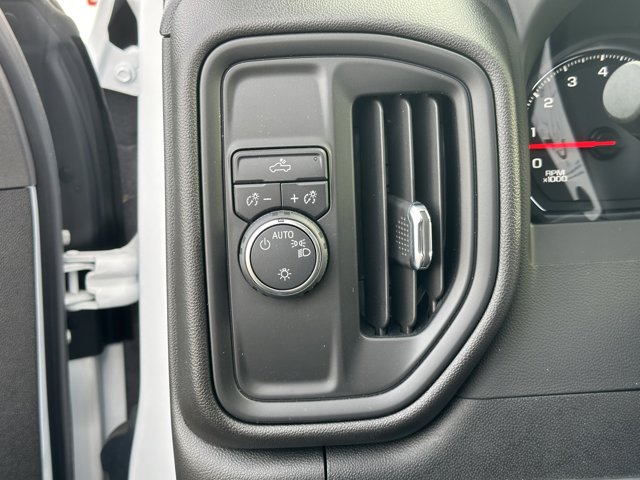 Vehicle image 27 of 33