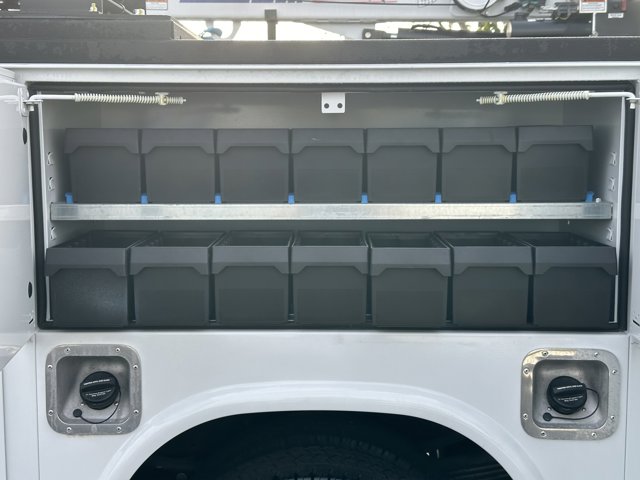 Vehicle image 13 of 33