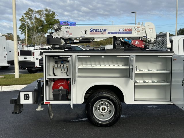 Vehicle image 16 of 33