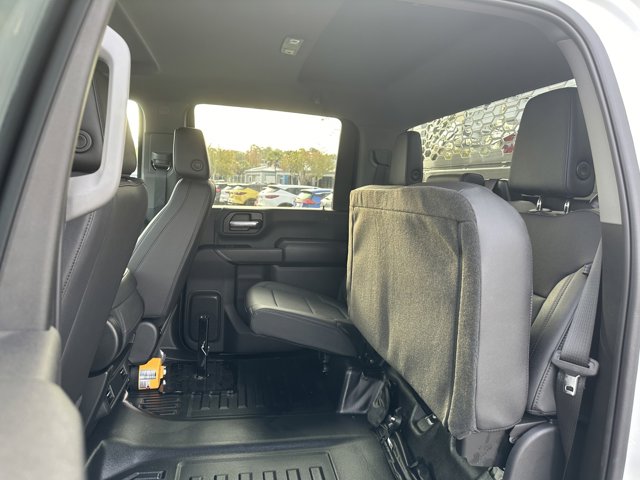 Vehicle image 21 of 33