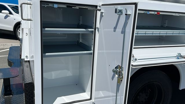 Vehicle image 28 of 51