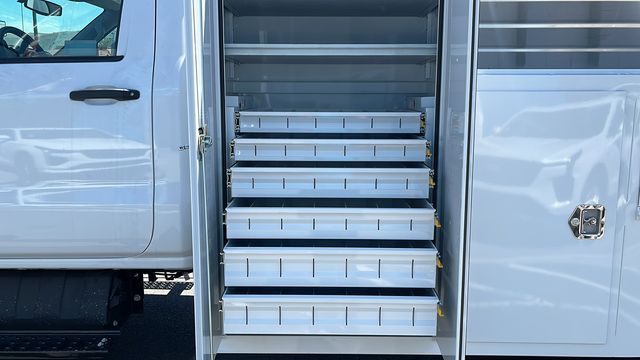 Vehicle image 17 of 51