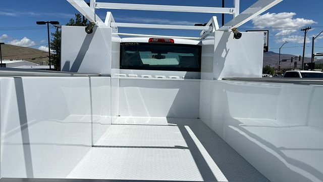 Vehicle image 25 of 51