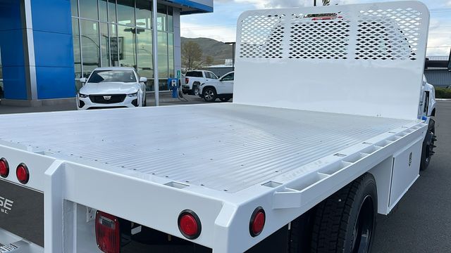 Vehicle image 17 of 32