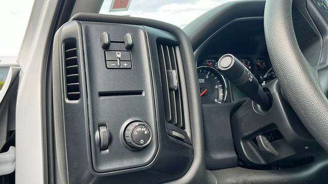 Vehicle image 21 of 32