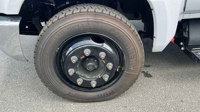 Vehicle image 10 of 32