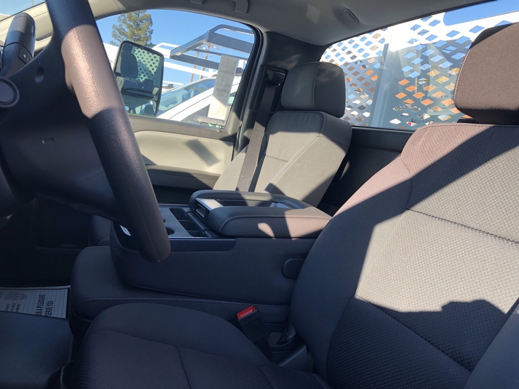 Vehicle image 17 of 19