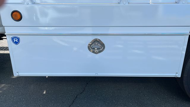 Vehicle image 13 of 32