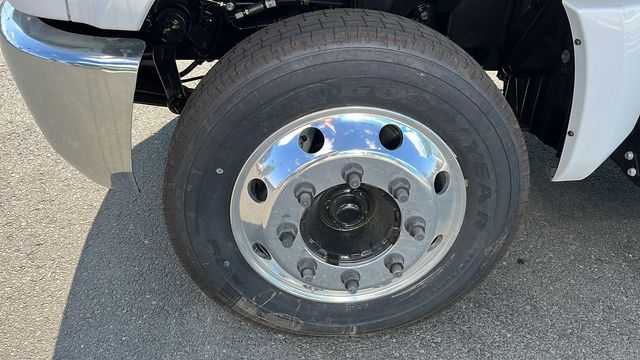Vehicle image 10 of 32