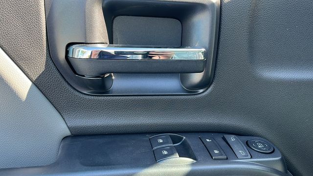 Vehicle image 21 of 32