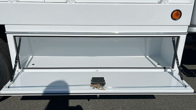 Vehicle image 19 of 32
