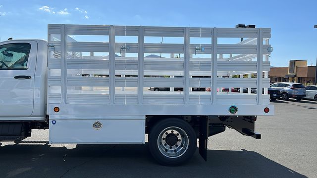 Vehicle image 8 of 32