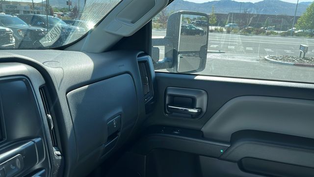 Vehicle image 29 of 32