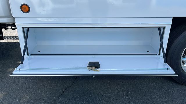 Vehicle image 14 of 32