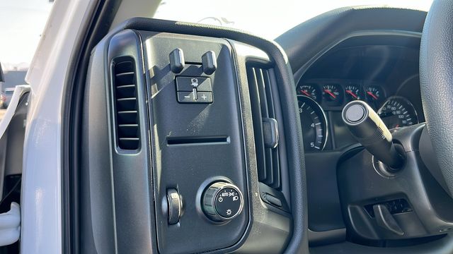 Vehicle image 22 of 32