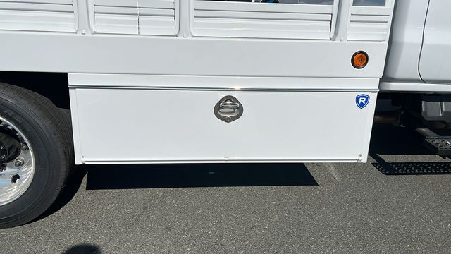 Vehicle image 18 of 32
