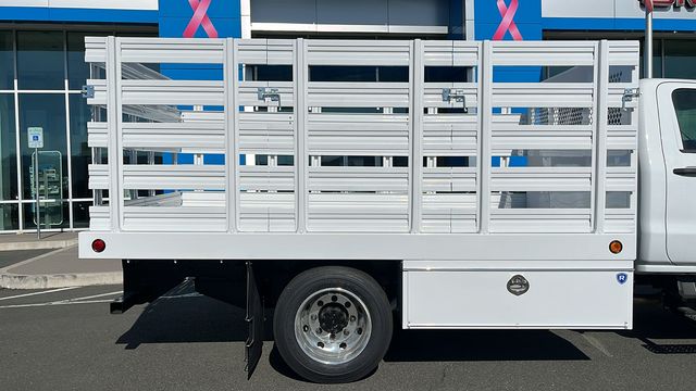 Vehicle image 6 of 32