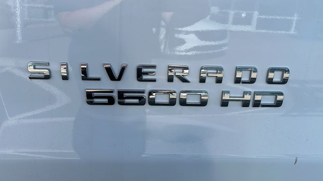 Vehicle image 11 of 32