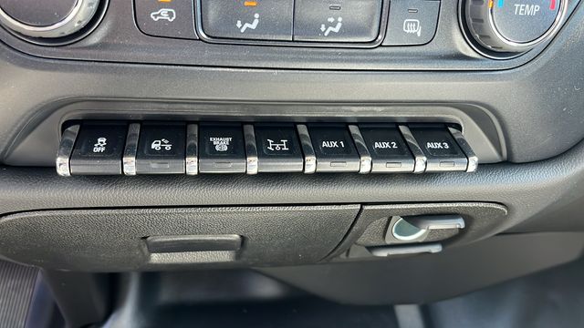 Vehicle image 28 of 32