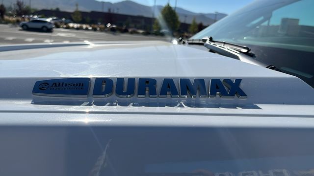 Vehicle image 10 of 34