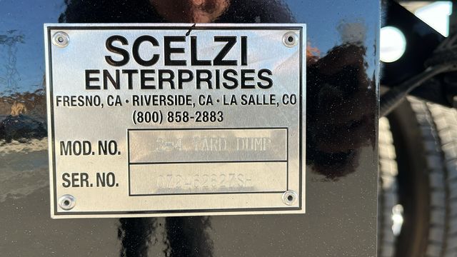 Vehicle image 23 of 34