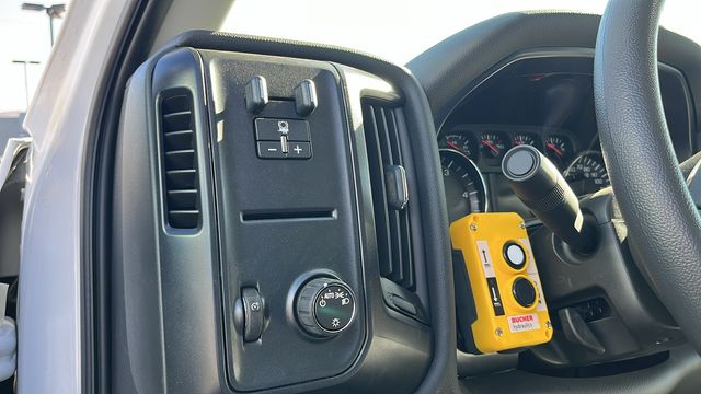 Vehicle image 27 of 34
