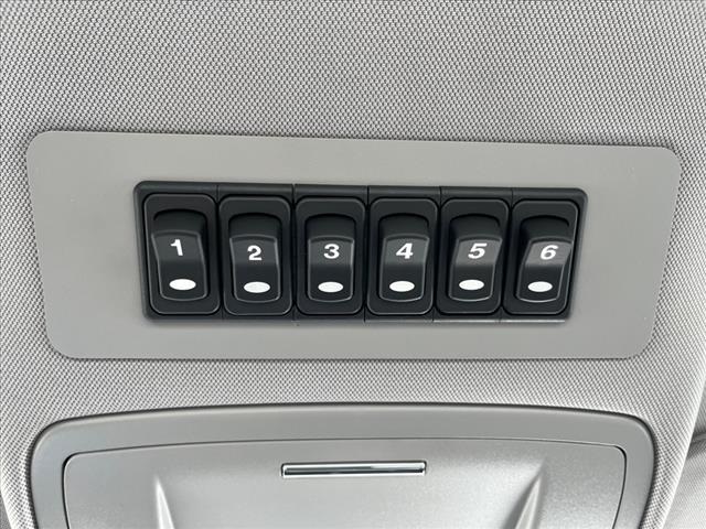 Vehicle image 10 of 14
