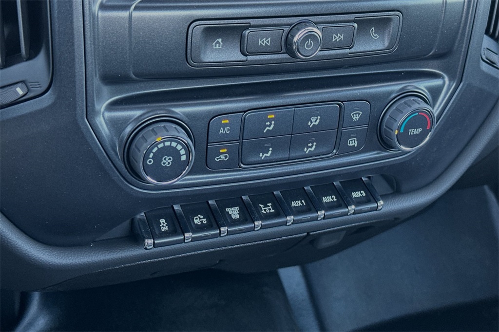 Vehicle image 17 of 22