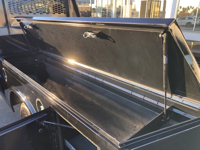 Vehicle image 21 of 34