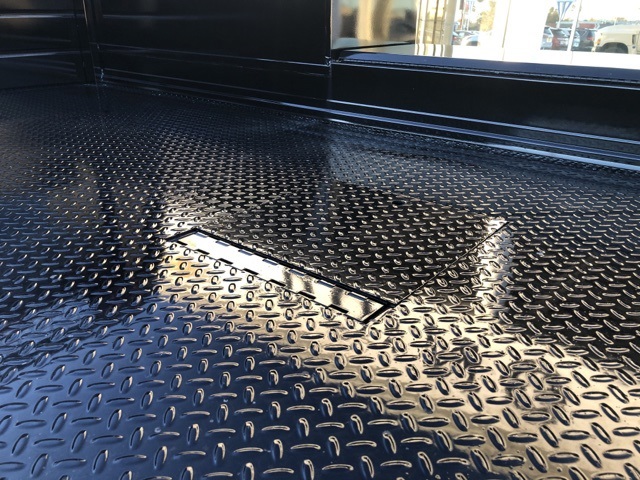 Vehicle image 23 of 34