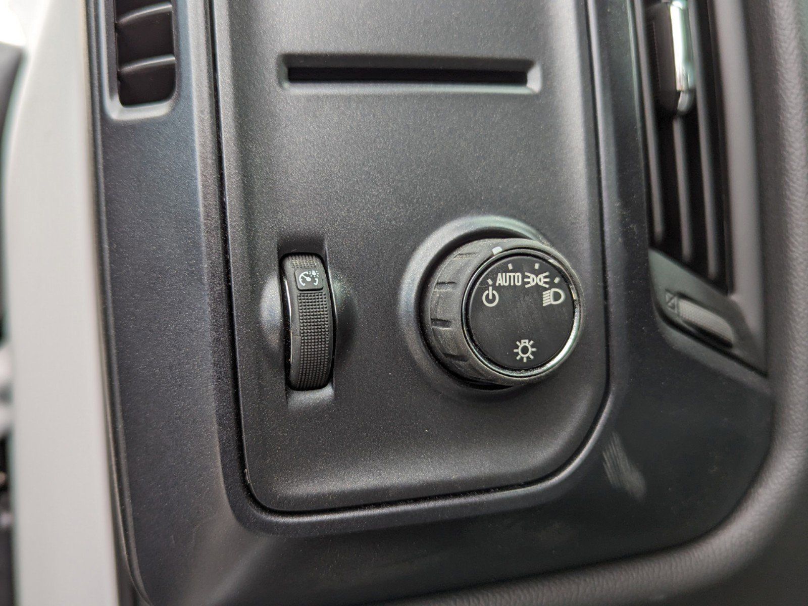 2023 Chevrolet Silverado MD Work Truck Image 14 of 27