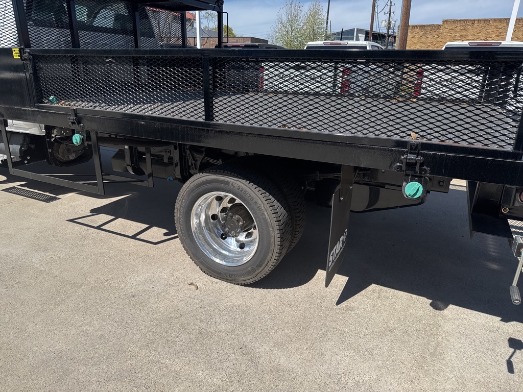 Vehicle image 19 of 24