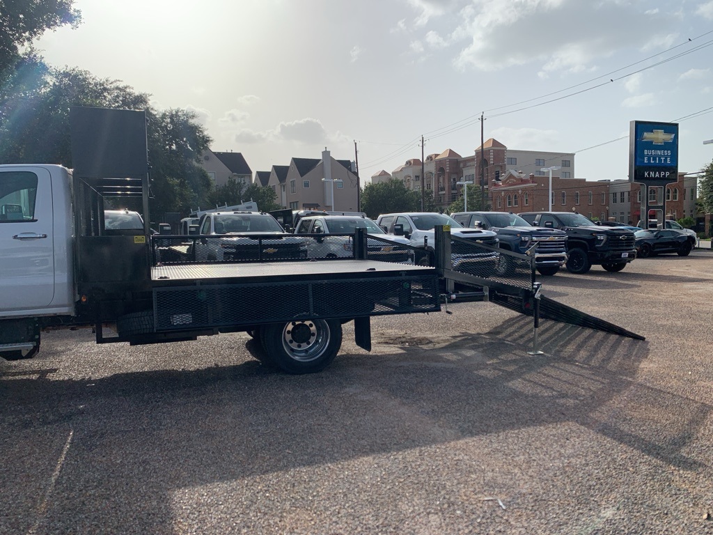 Vehicle image 5 of 24