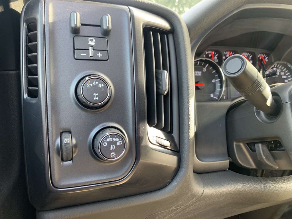 Vehicle image 21 of 24