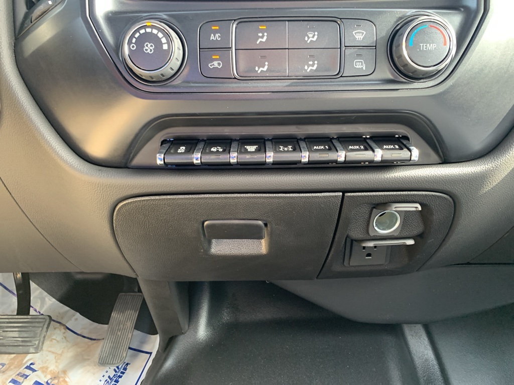 Vehicle image 22 of 24
