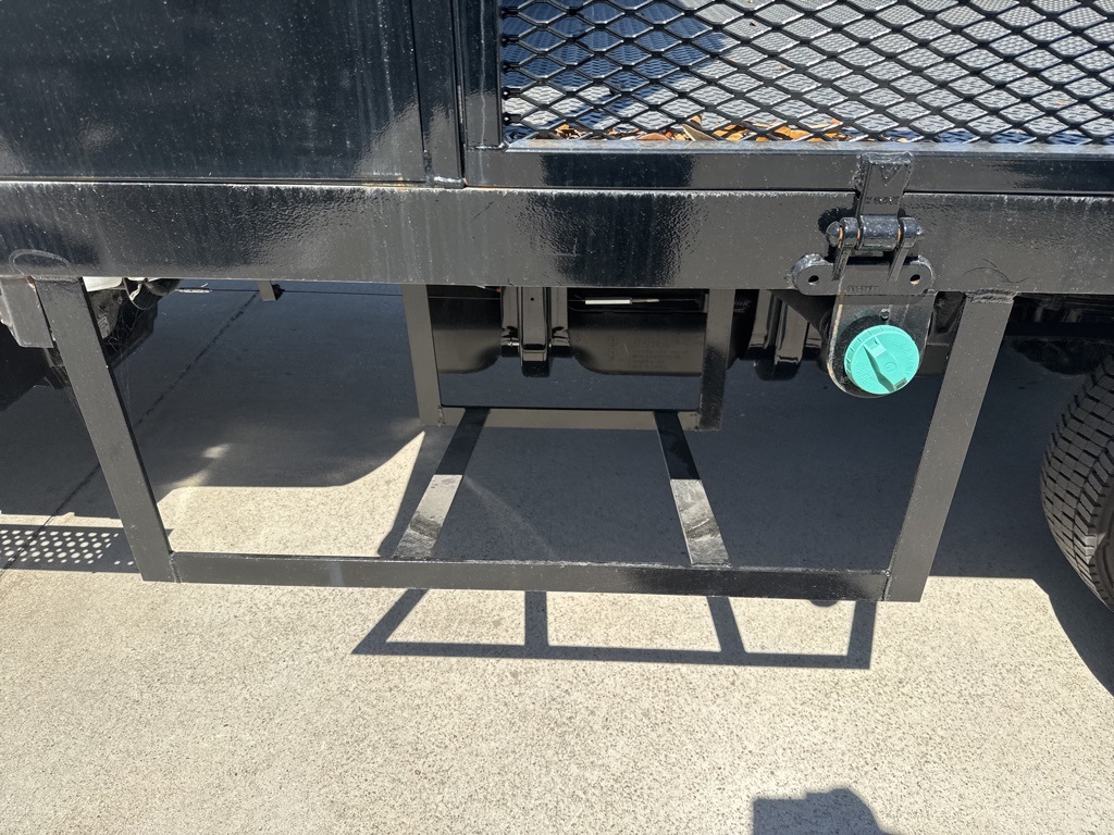 Vehicle image 18 of 24